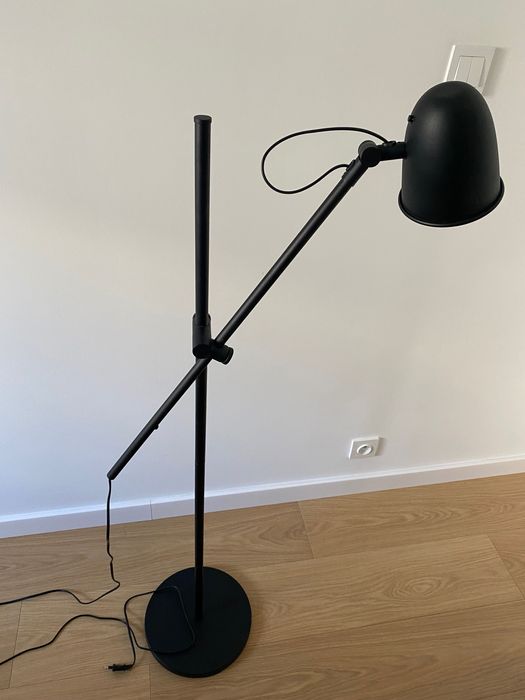 Lampa podłogowa czarna