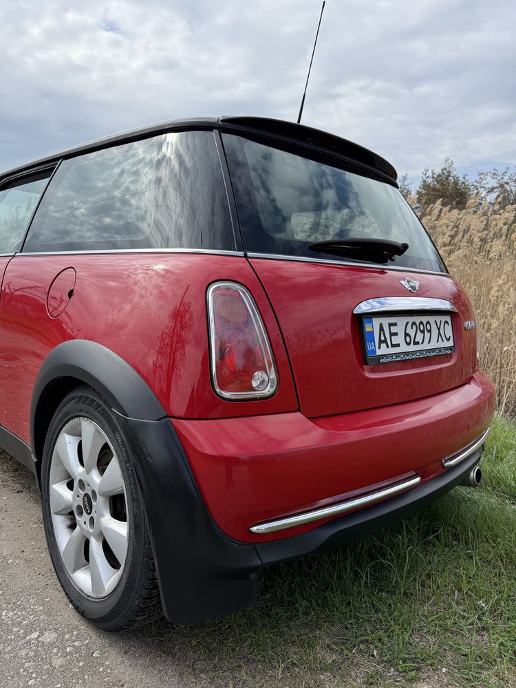 Продам свій, офіційний Mini Cooper 2006