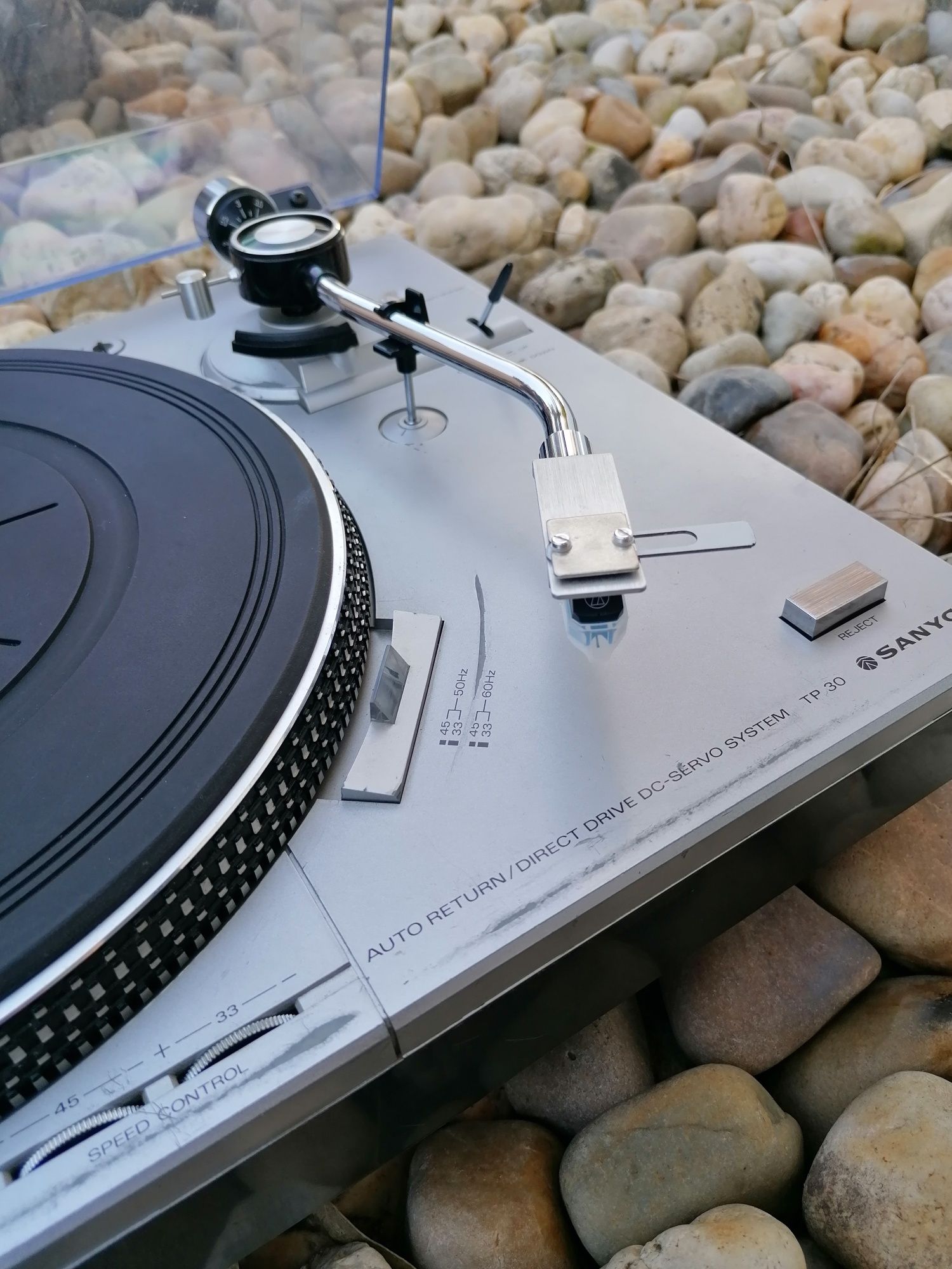 Gira-discos Sanyo TP30