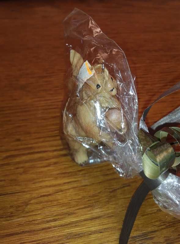 Zapakowana figurka wiewiórki