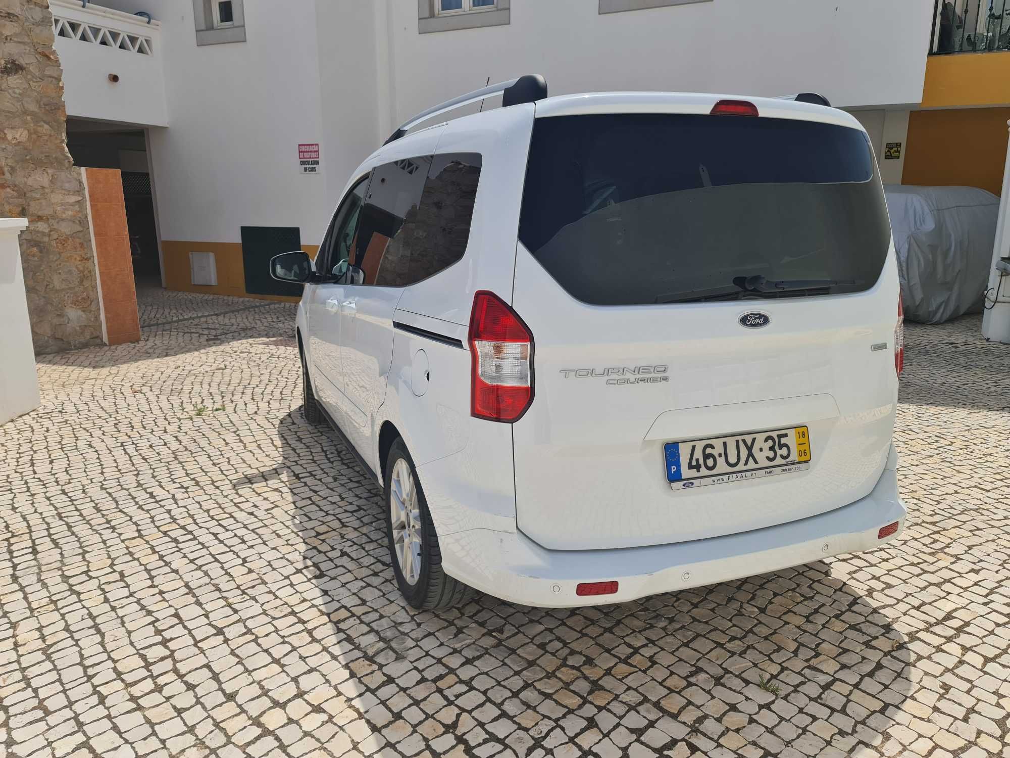 Tourneo Courier  Titanium - Muito nova, Único dono
