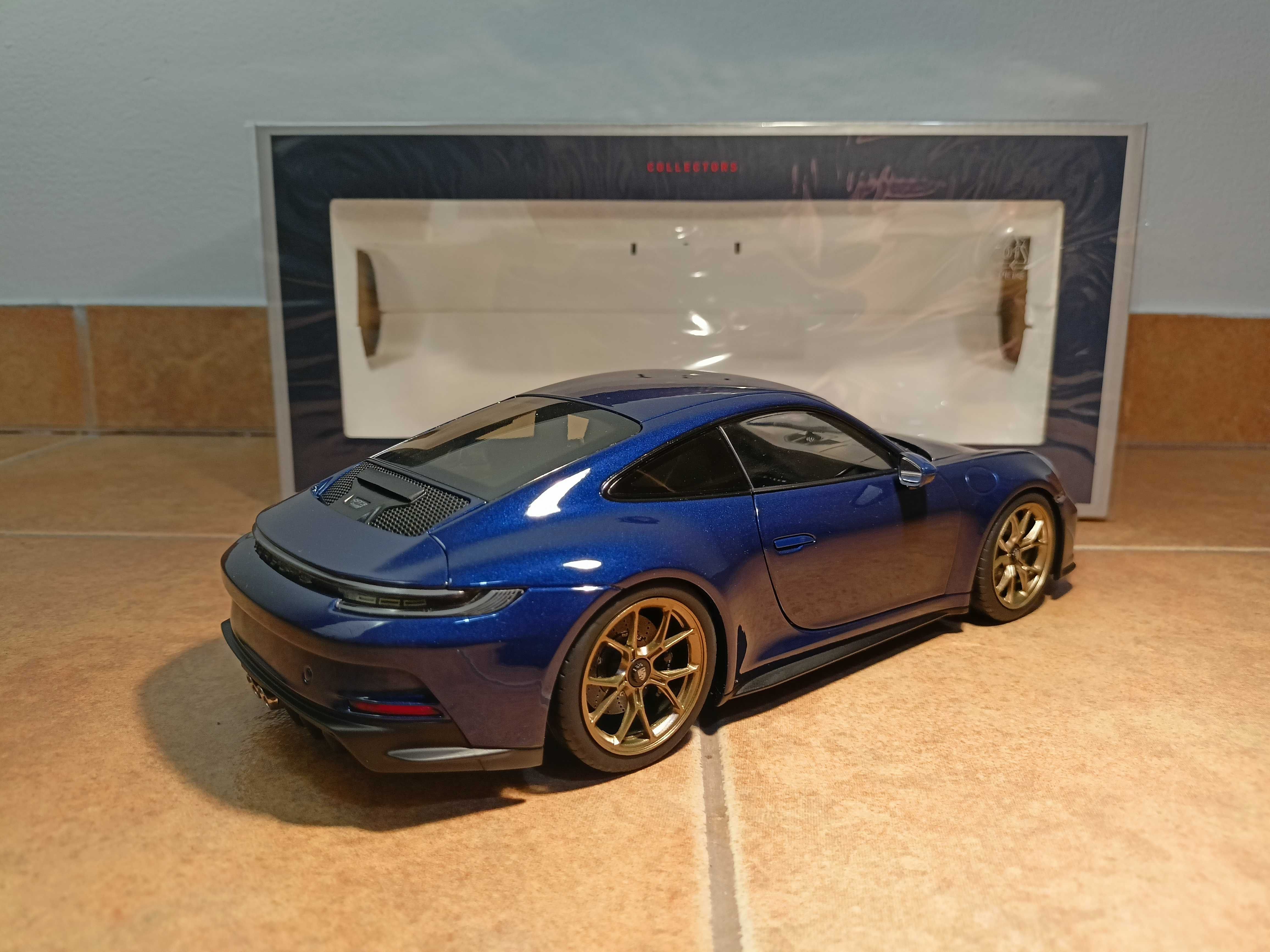 Porsche 911 GT3 Touring model w skali 1:18 Norev/otwierane elementy