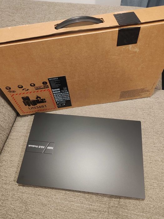 Portátil ASUS VivoBook OLED M1505Y -AMD Ryzen 7, 16GB,512GB SSD - NOVO