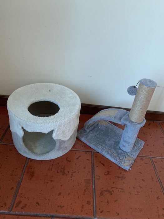 Casa para gato com oferta de arranhador (Conjunto)