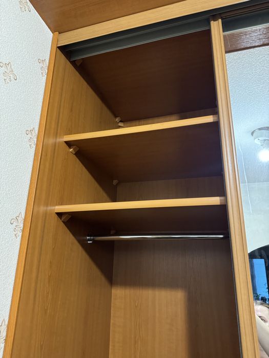 Гардеробна шафа купе