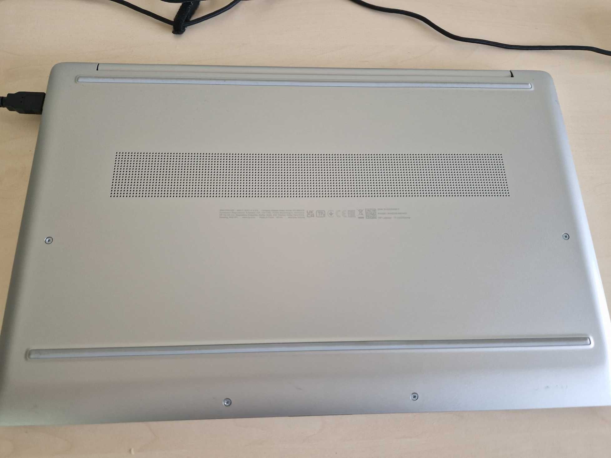 Laptop HP 17 i3-1115G4/8GB/256/Win11 Silver - likwidacja firmy