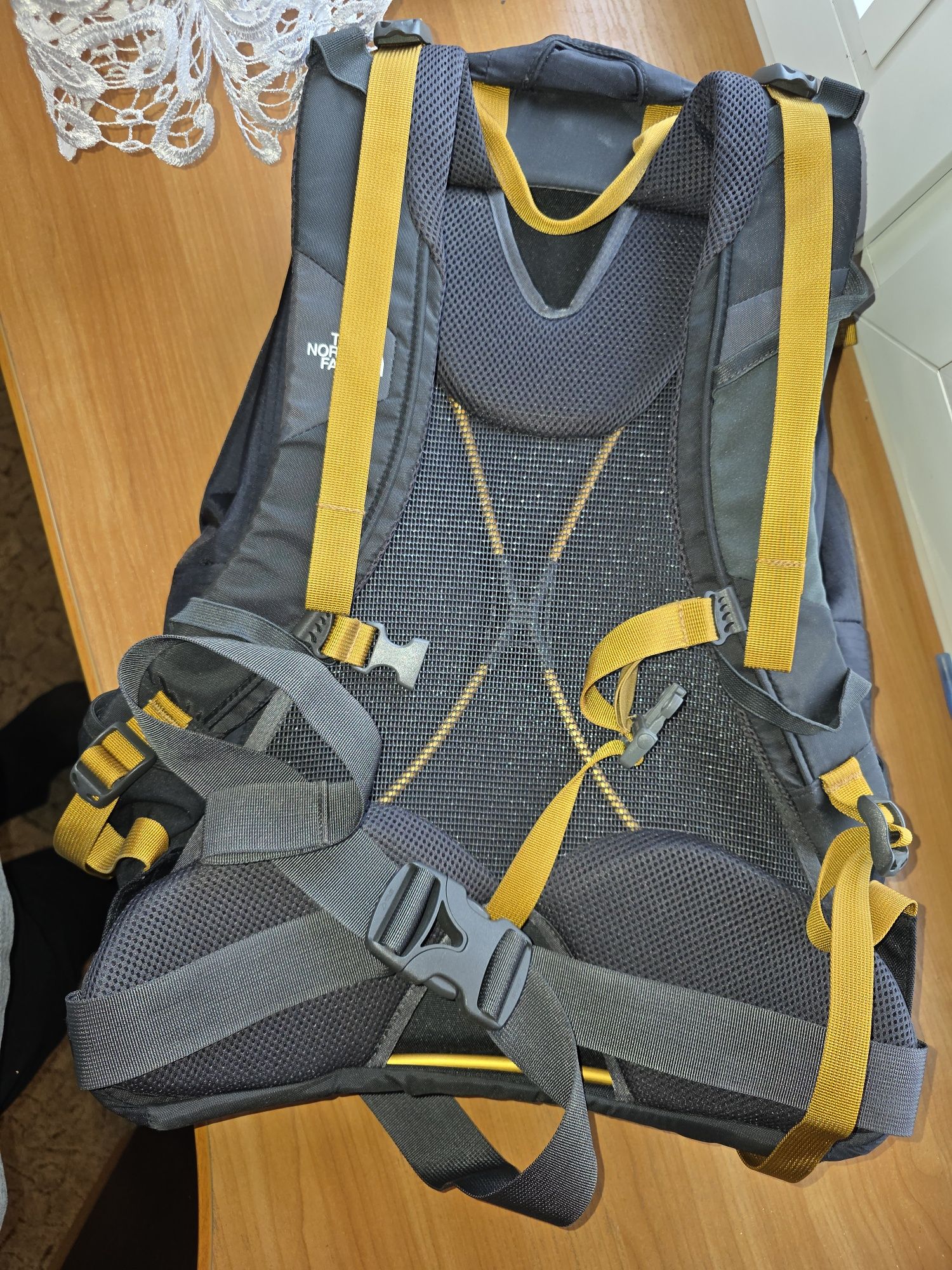 Plecak The North Face model interval 30 trekingowy