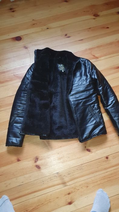 Продам шкіряну курточку майже нова