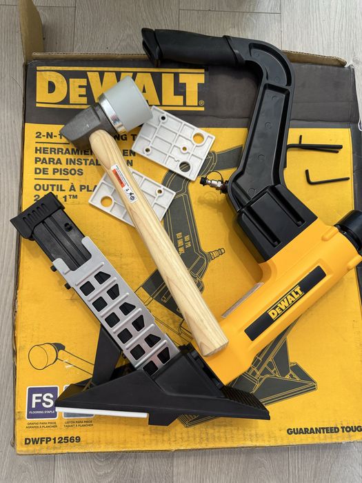 DeWalt Gwoździarka Młotek pneumatuczny do parkietów podłogi desek