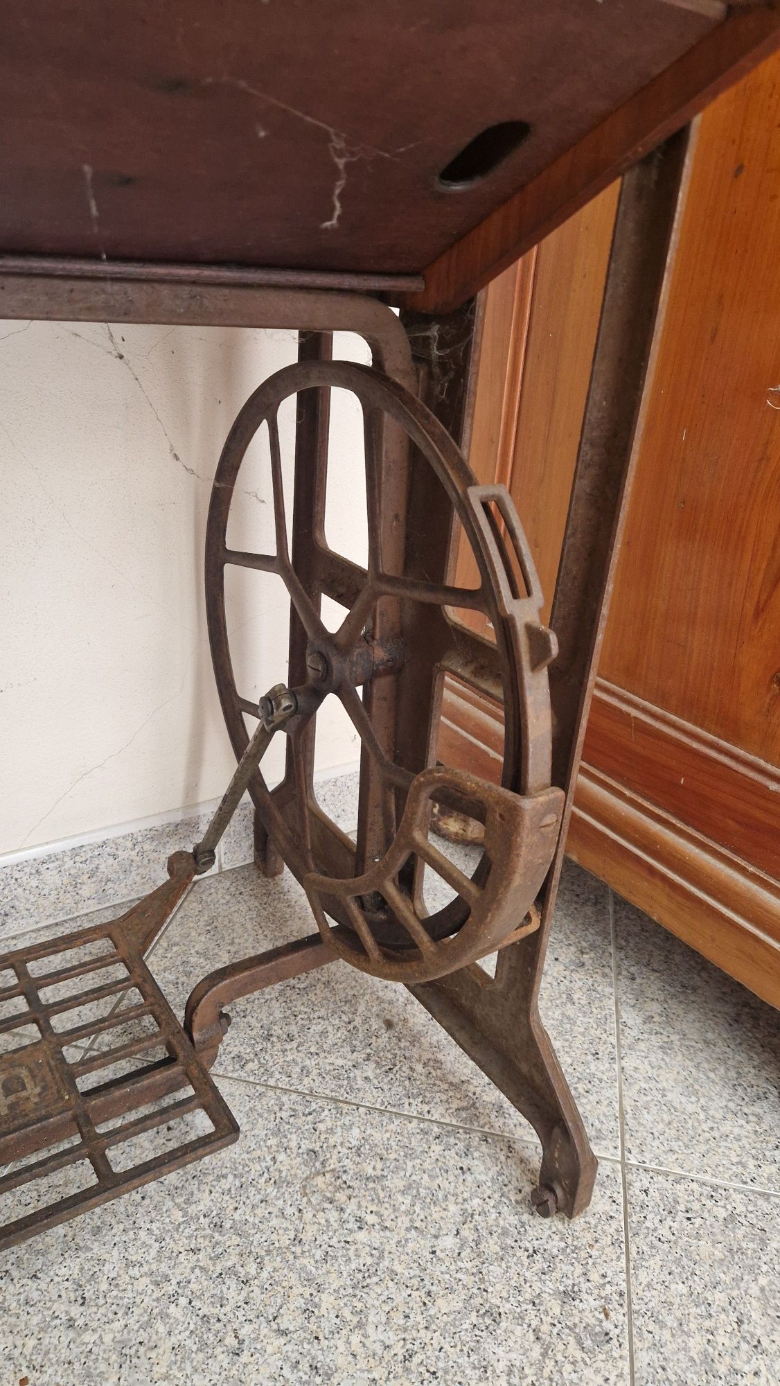 Máquina de Costura Oliva