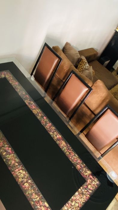 Messa de jantar com 6 cadeiras em otimo estado