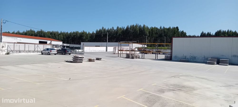 Terreno Industrial com Armazéns | Maxial e Monte Redondo