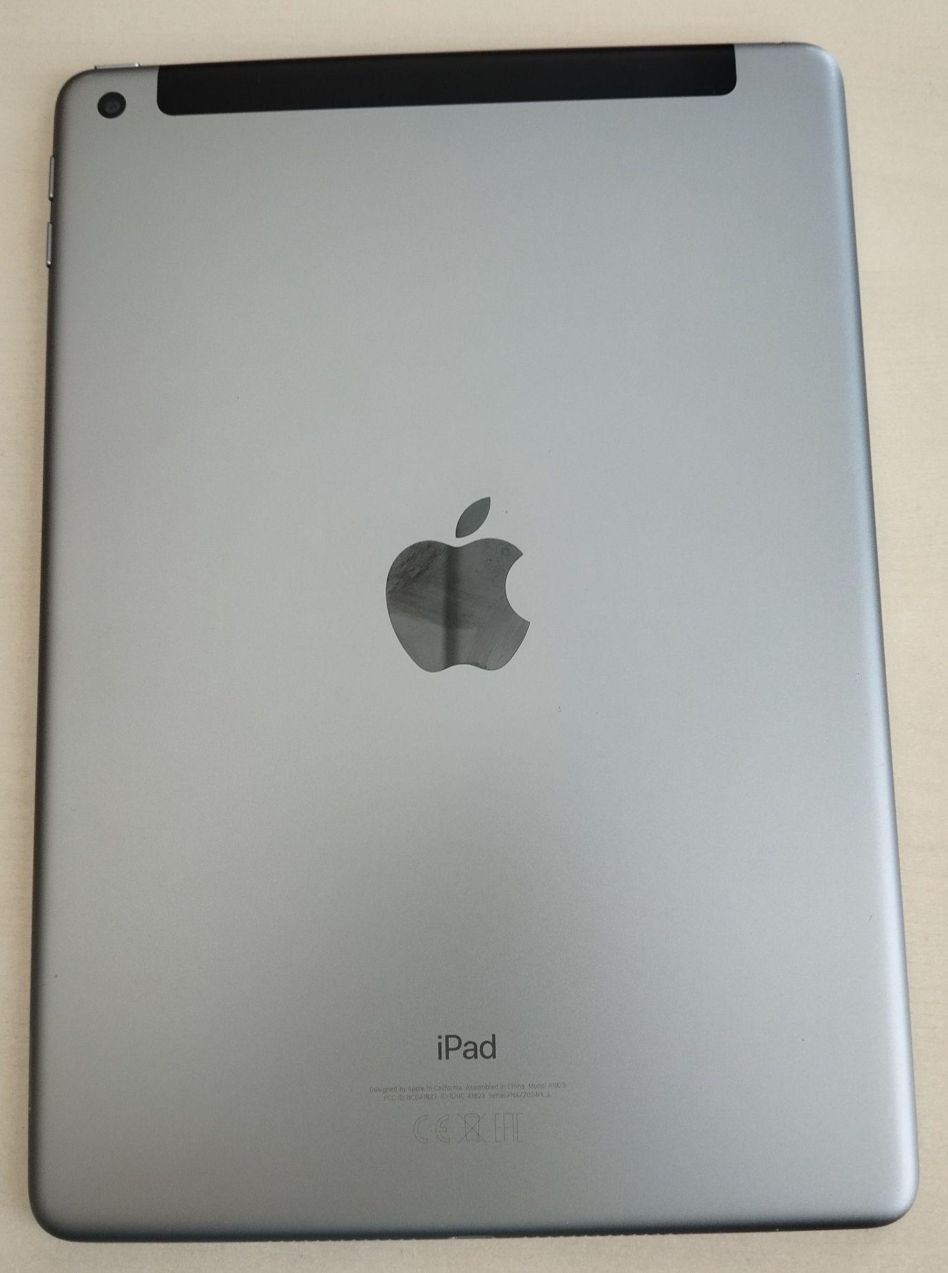 Apple iPad 5 Cellular A1823 uszkodzony