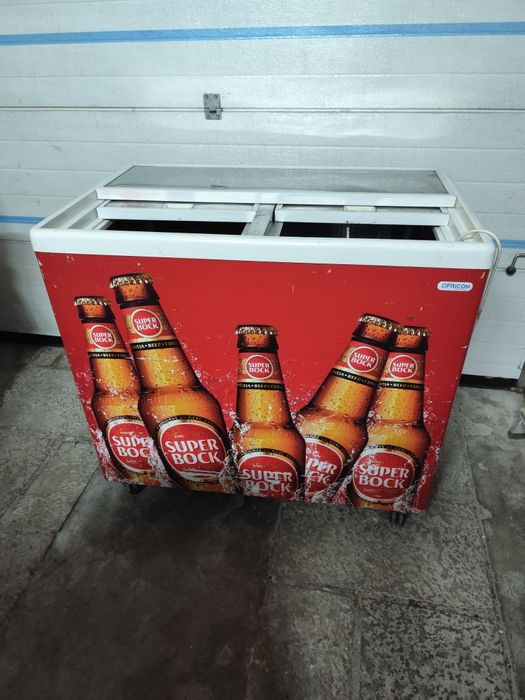 Arca horizontal em ótimo estado