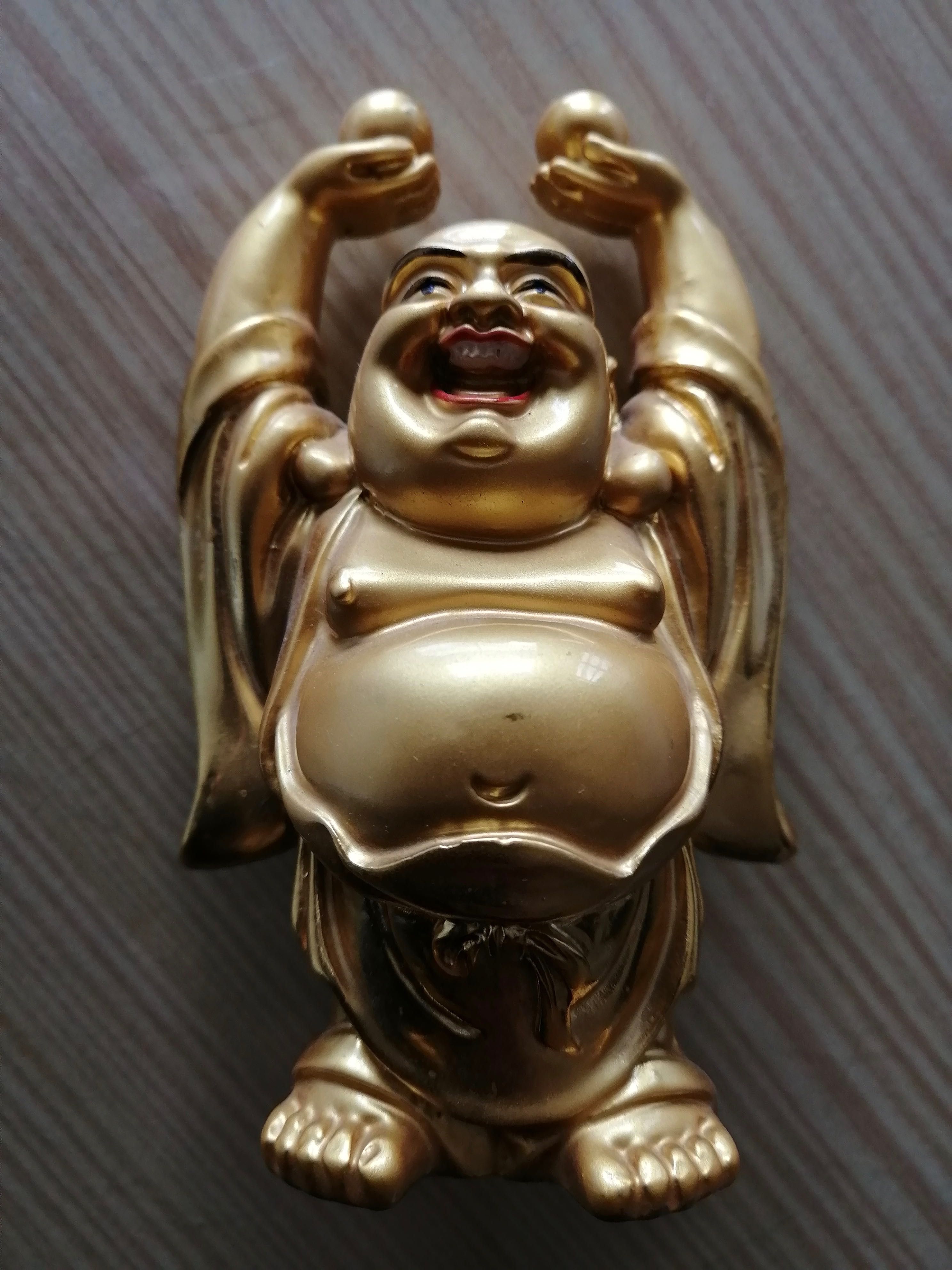 figura de buda em metal