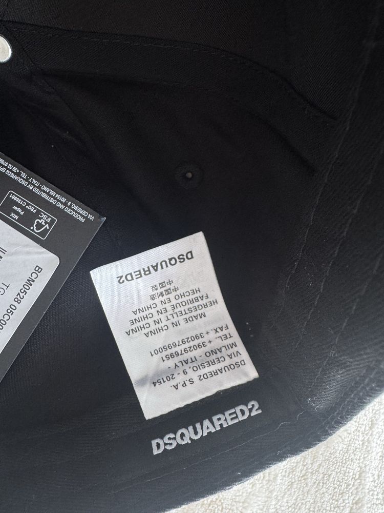 CZAPKA Z DASZKIEM DSQUARED2 Czarny hagtowane logo Uniwersalny