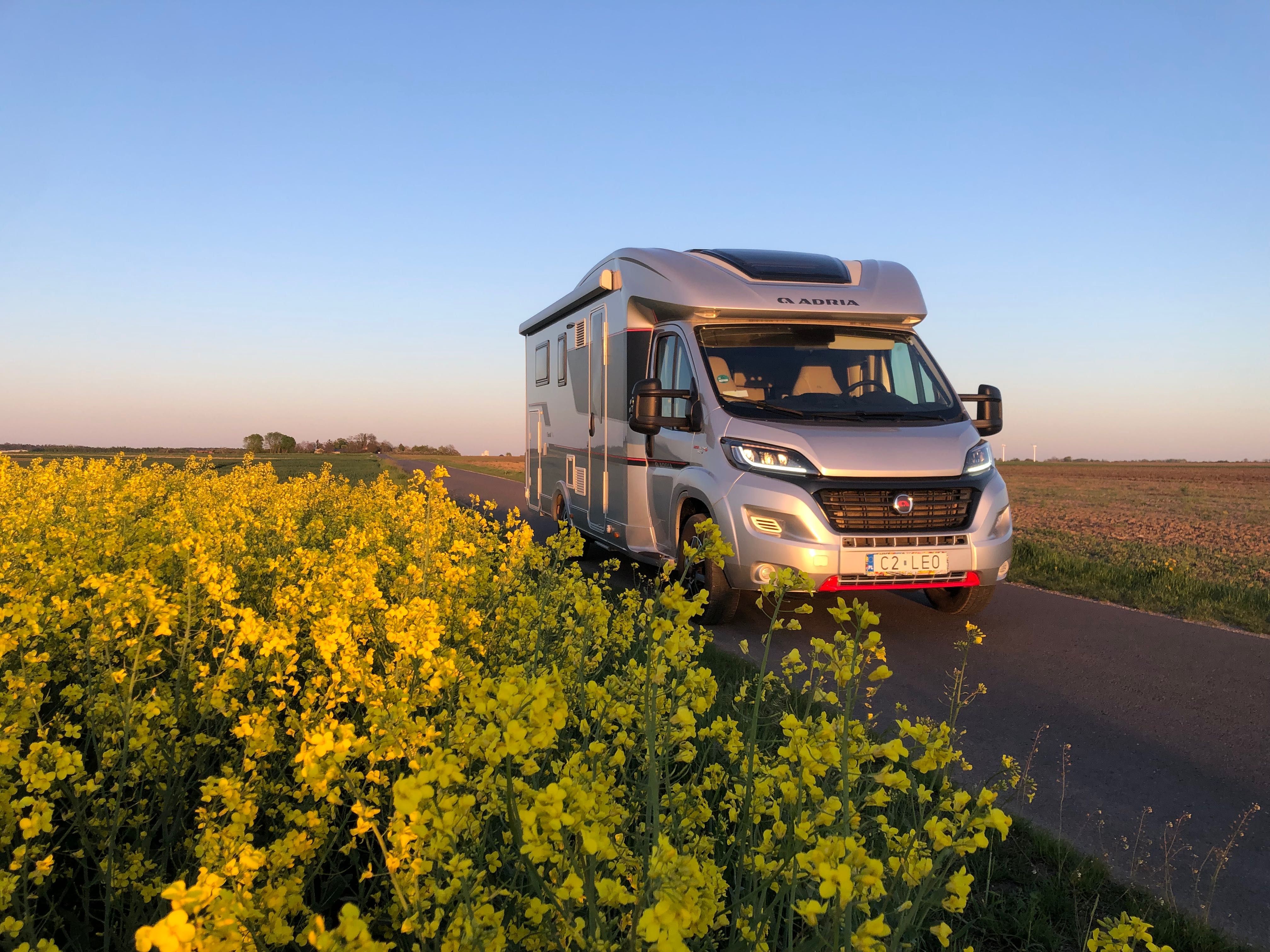 kampervan -automat -adria -ahorn -knaus -półintegra