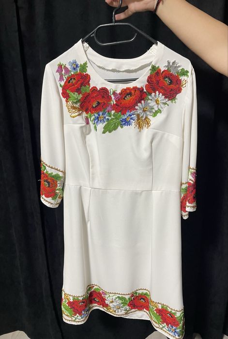Вишита біскром сукня