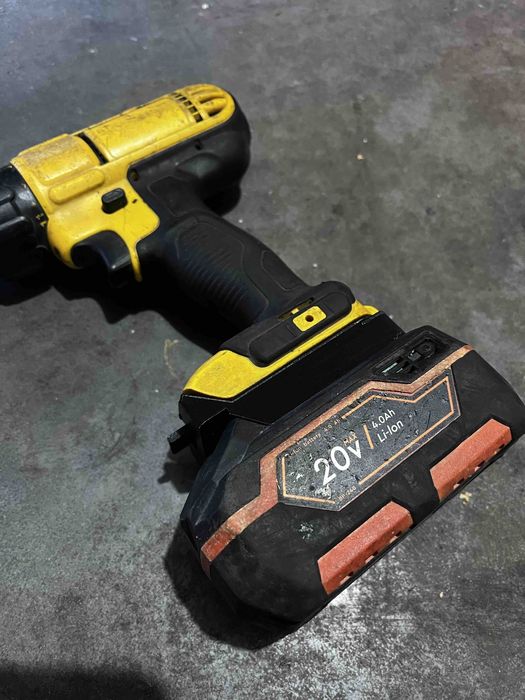 Перехідник Dnipro-M 20V на DeWALT 18V