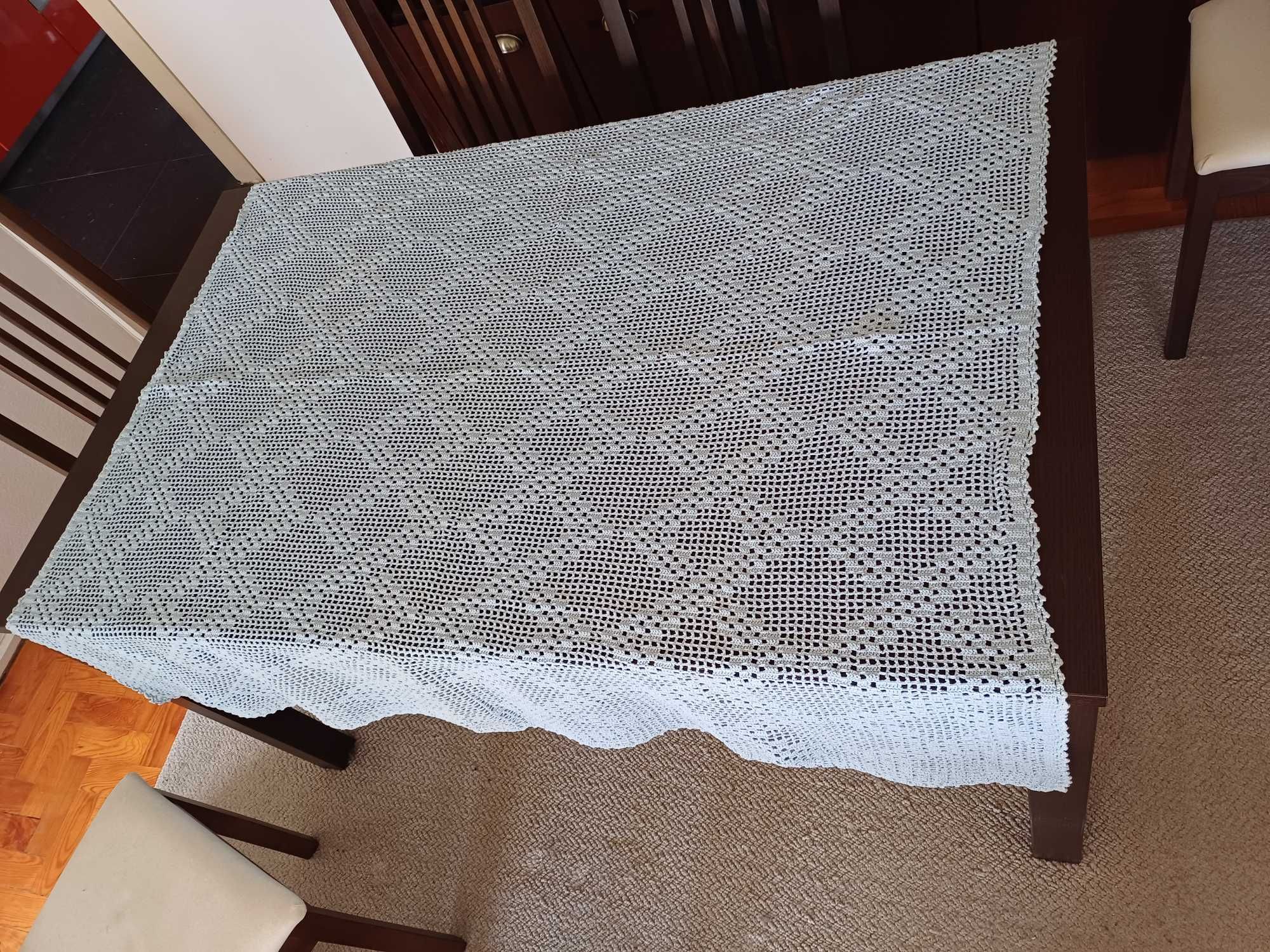 Toalha de mesa em renda artesanal