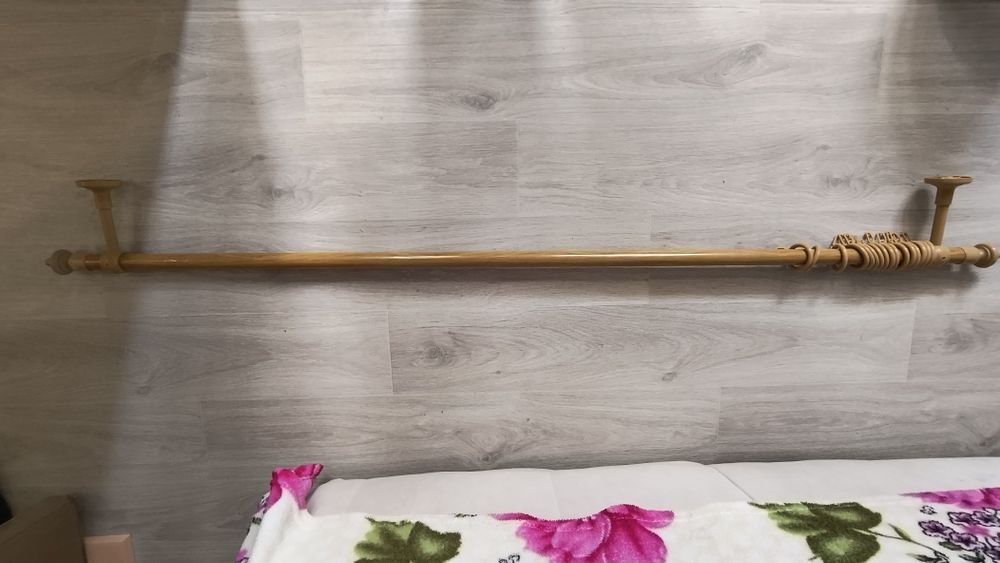 Карніз на вікно в хорошому стані