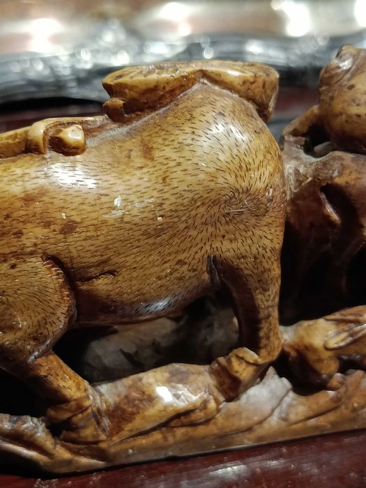 Grupo escultórico pedra-sabão China Dinastia Qing XIX tamarindo 17 cm