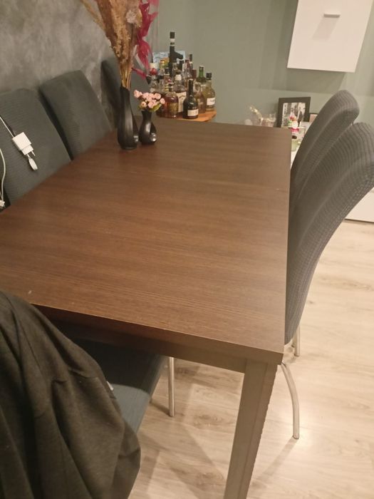 Duży rozkładany stół