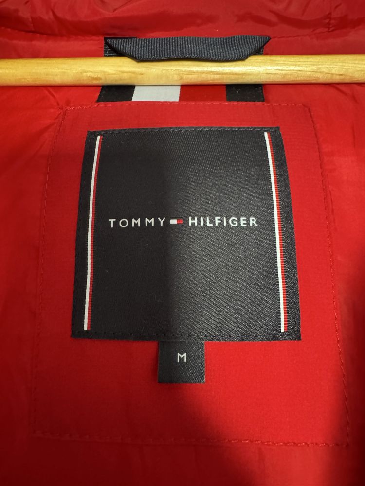 Vendo casaco Tommy Hilfiger vermelho