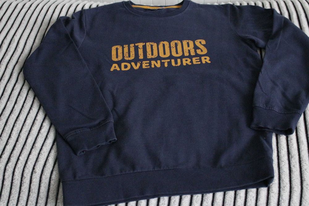 Trzy bluzy chłopięce w rozmiarze 158-164 i grube skarpety