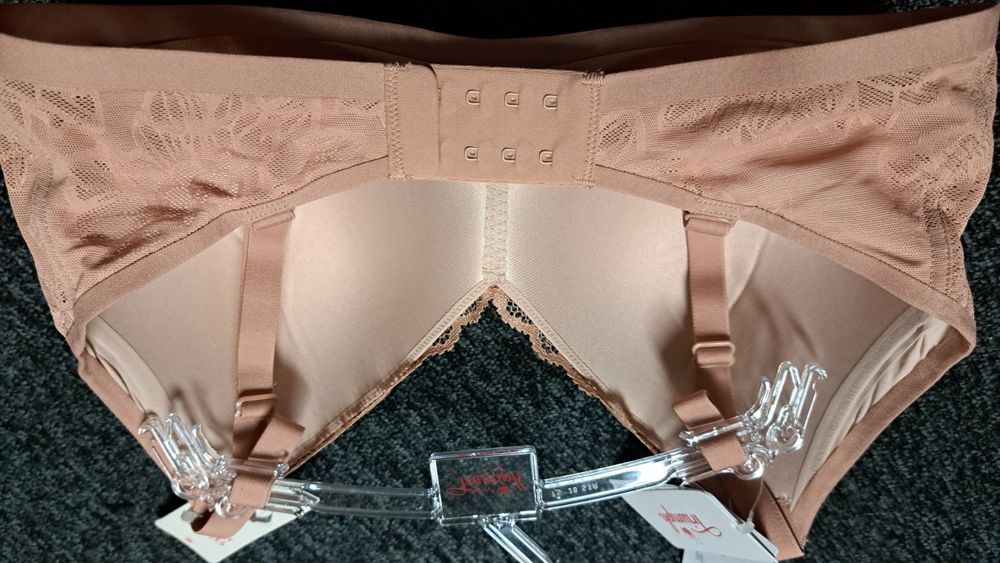 Biustonosz triumph w rozmiarze uniwersalnym 02, 70D E F 75D E F 80C D