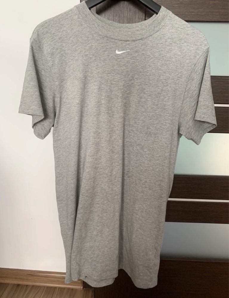 Sukienka Nike XS