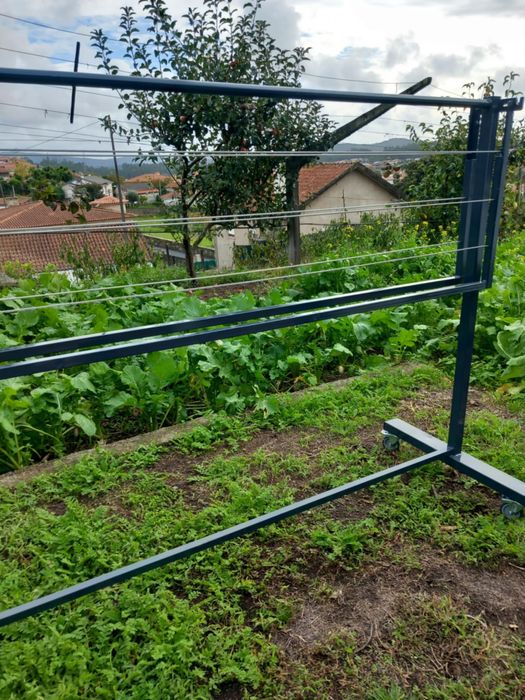 Estendal dobravel e com rodas