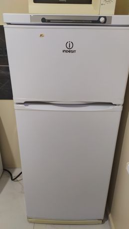 Холодильник Indesit рабочий