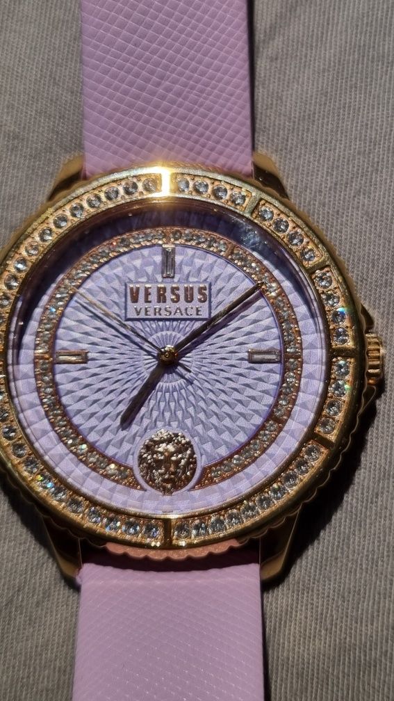 Fioletowy zegarek Versus Versace