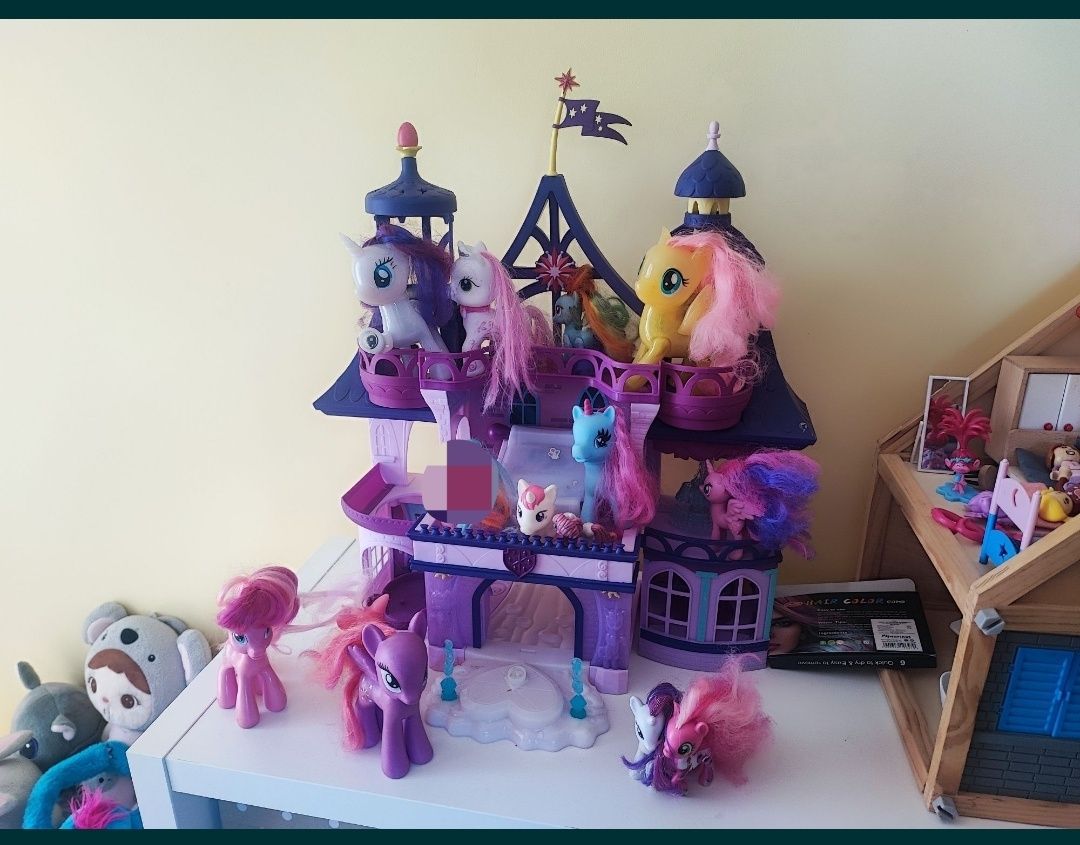 Magiczna szkoła na baterie dla kucyków my little Pony, z kucykami