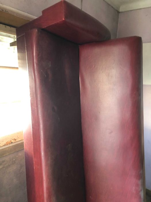 sofá vintage vermelho