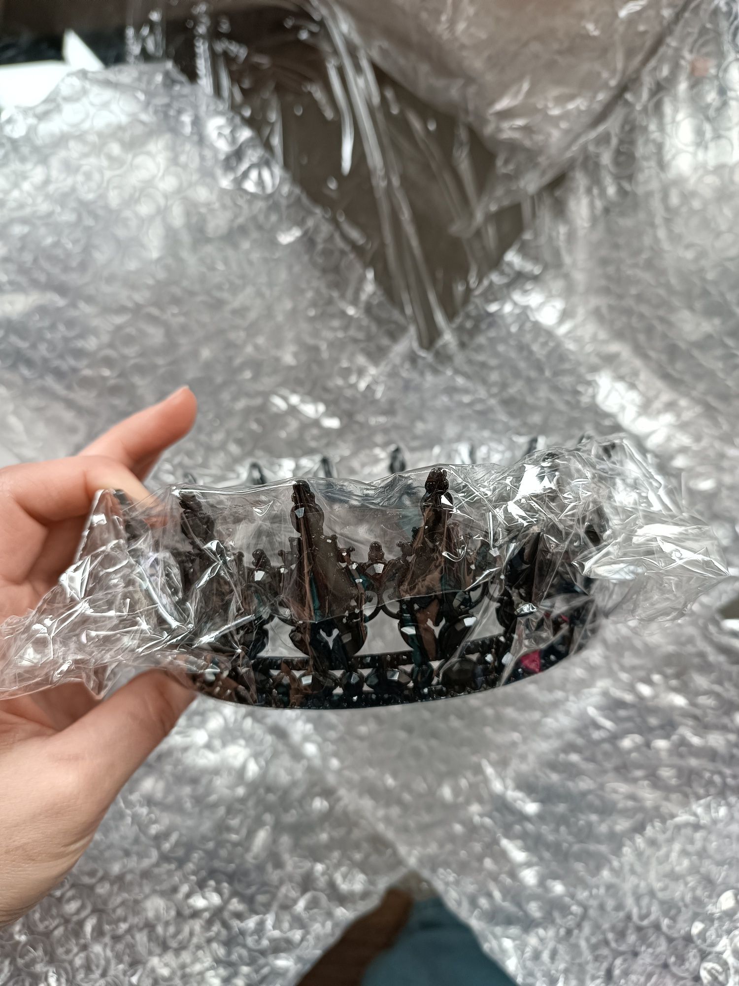 Nowa czarna korona, średnica 12 cm.