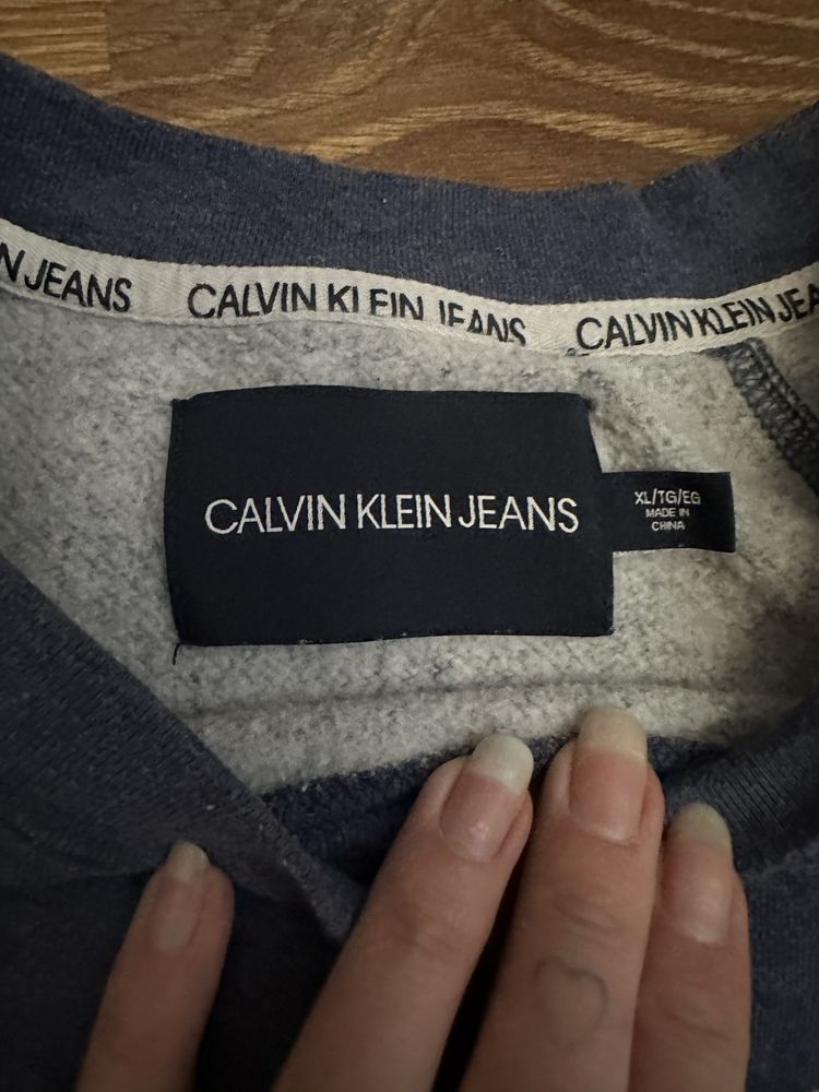 Granatowa bluza calvin klein