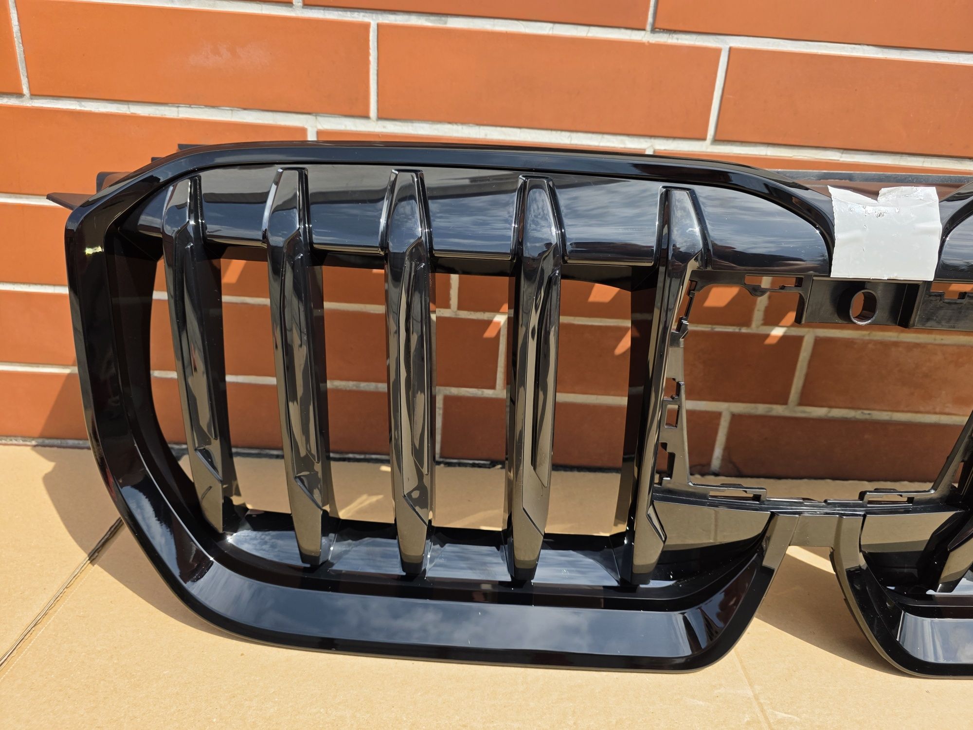 Grill Nerki Atrapa Chłodnicy BMW X1 U11 NOWY OE Shadow Czarny