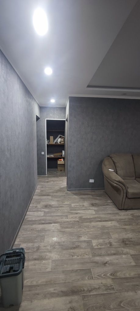 Продам 3х комнатную квартиру , 1/2 микрорайон 1 этаж , 54 м2 капремонт