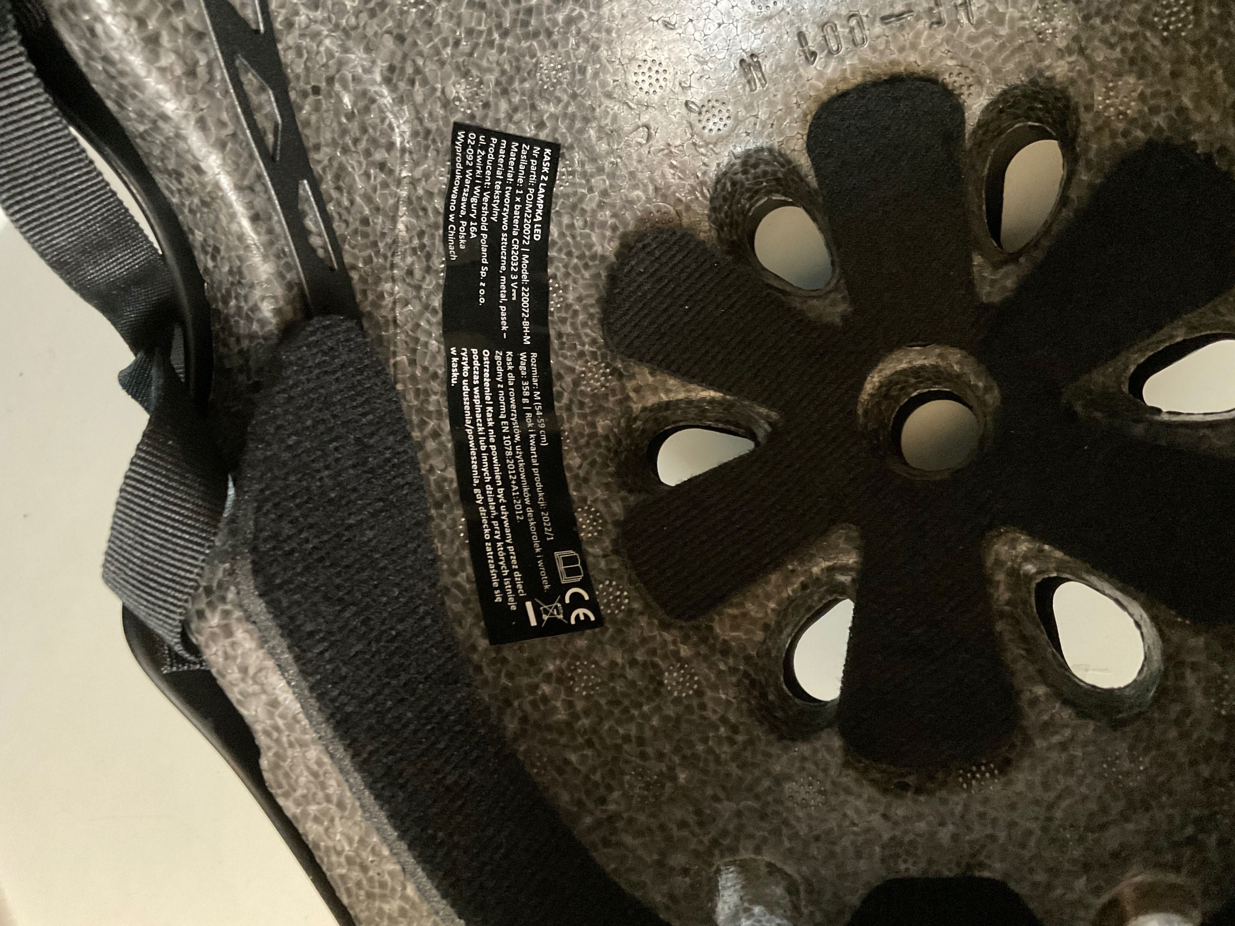 Czarny Kask z lampą LED rozmiar M Seven for 7