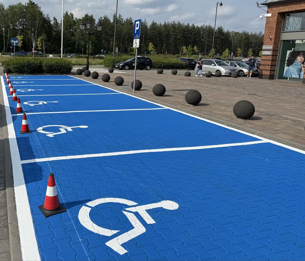 Oznakowanie poziome malowanie parkingów linii pasów miejsc magazyny