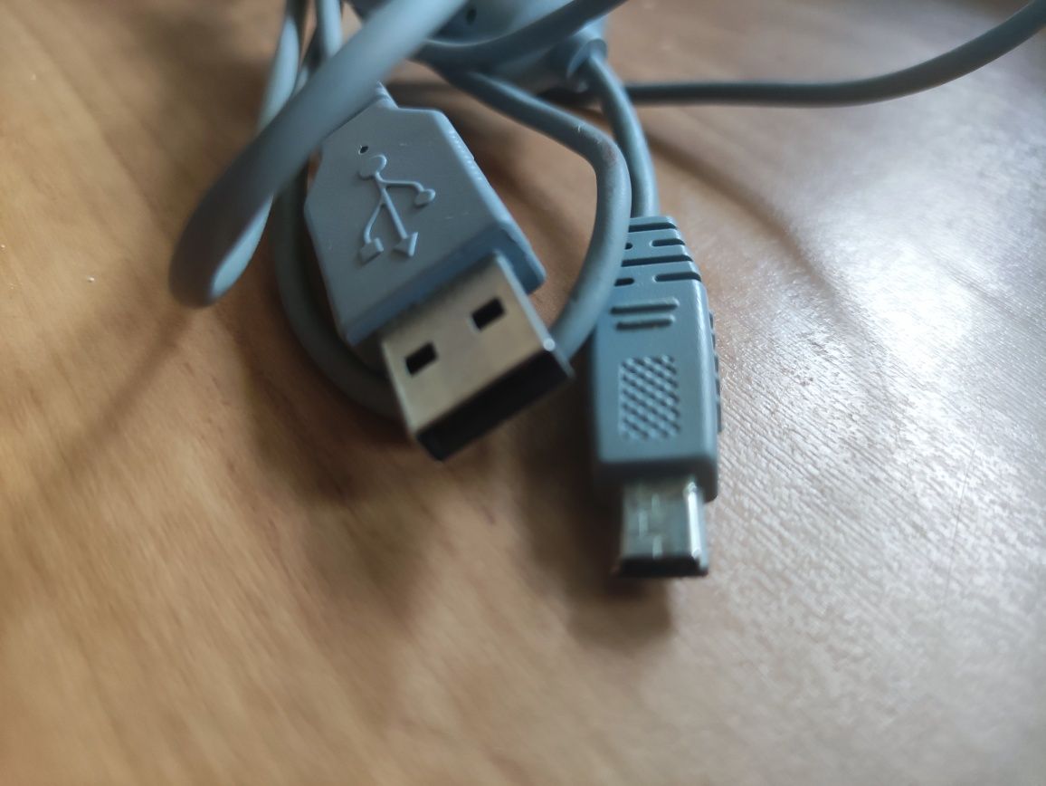 Zestaw różnych kabli USB Video Audio HDMI