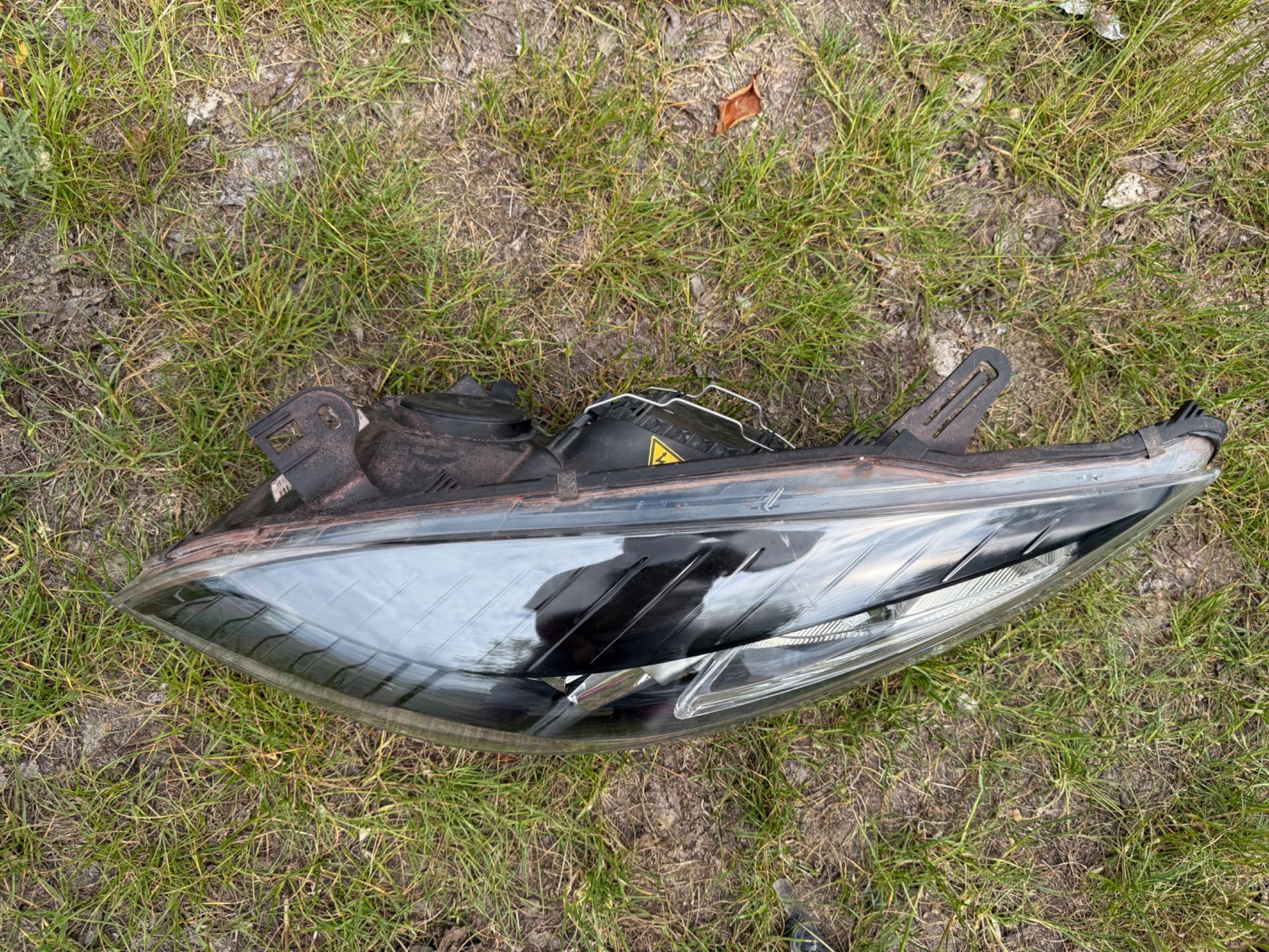 Lampa przednia lewa Renault MEGANE III 3 bi xenon skrętna EU czarna
