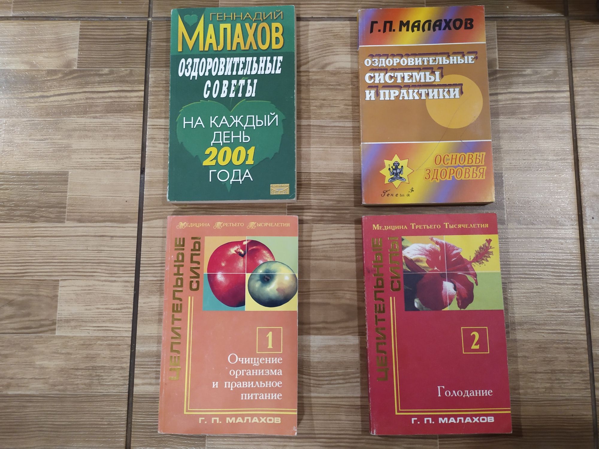 Продам книги Детективы