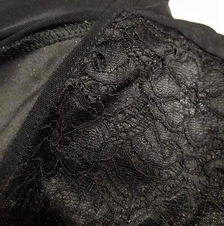 Czarna rozkloszowana sukienka z koronką ażurowa