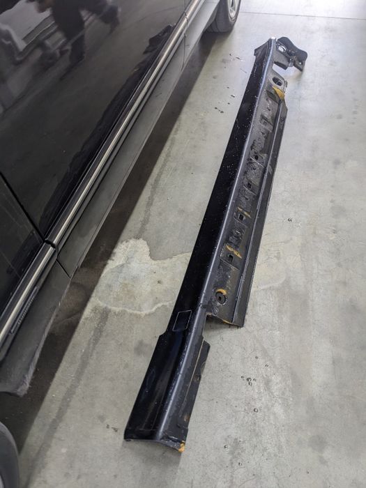 Продам накладку порогу Мерседес w210 LH