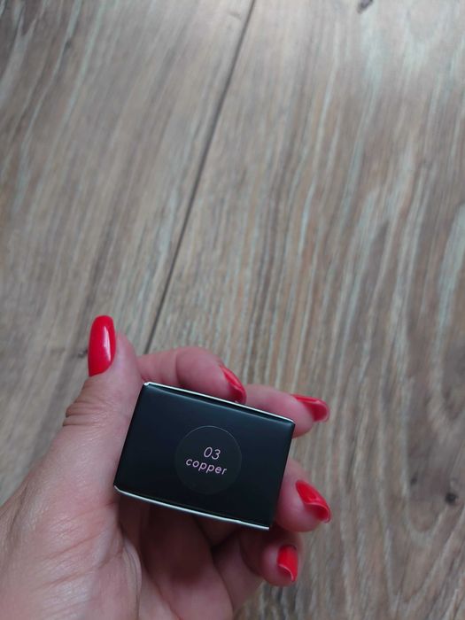 żel-nabłyszczacz do oczu, ust, policzków Prettylittlething