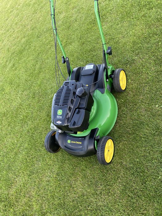 Profesjonalna kosiarka JOHN DEERE JS63V