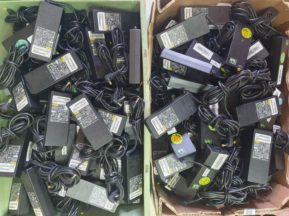 Зарядка зарядное блок питания Fujitsu Asus Toshiba 19v/4.22a 80w ориг